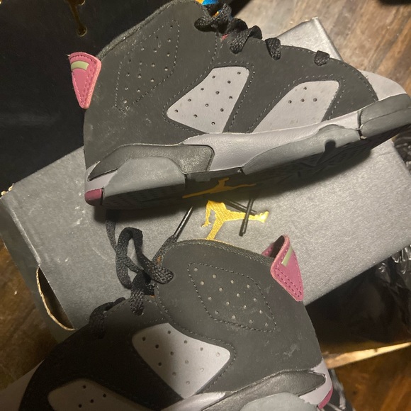 Sneakers - Picture 5 of 7